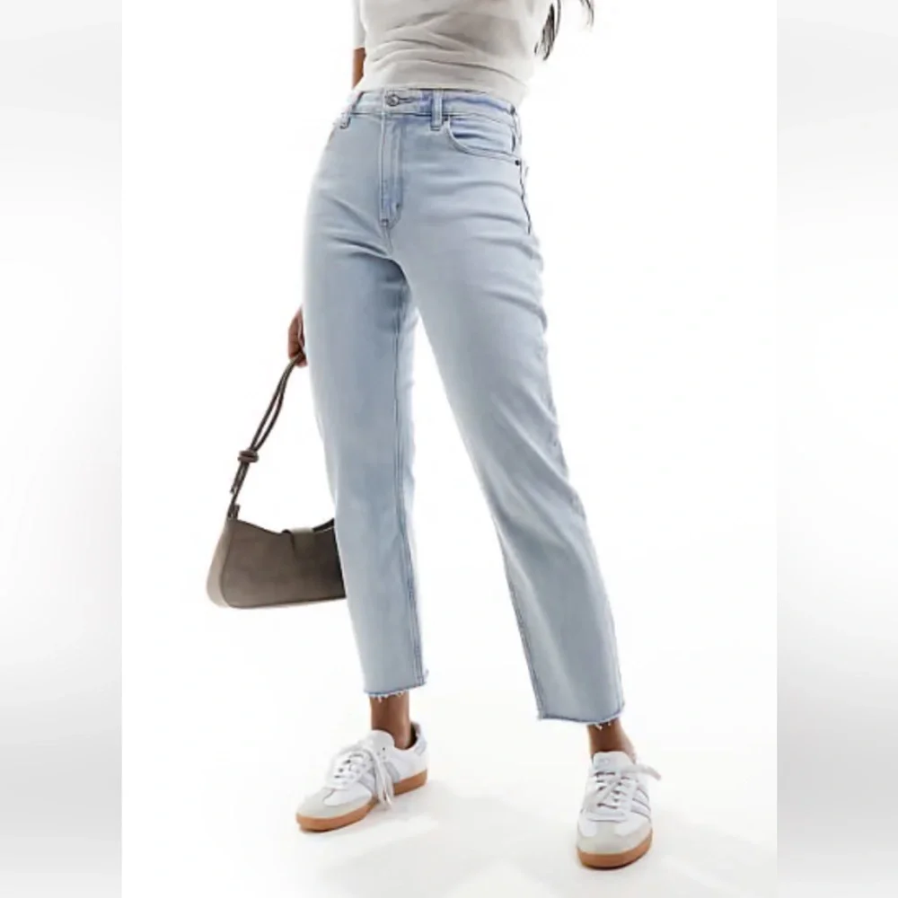 Abercrombie & Fitch Curve Love Acid Wash High-Rise Mom Jeans SZ 2 3/$30 - Picture 1 of 16